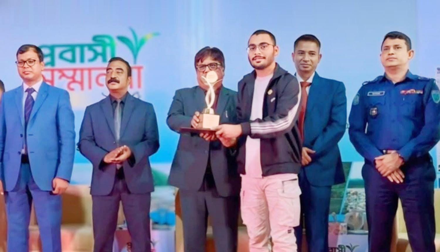প্রবাসে ব্যবসা ও দেশের অর্থনৈতিক উন্নয়নে অবদান  রাখায় মো. শাহেদ আহমদ রাসেলকে সম্মাননা প্রদান
