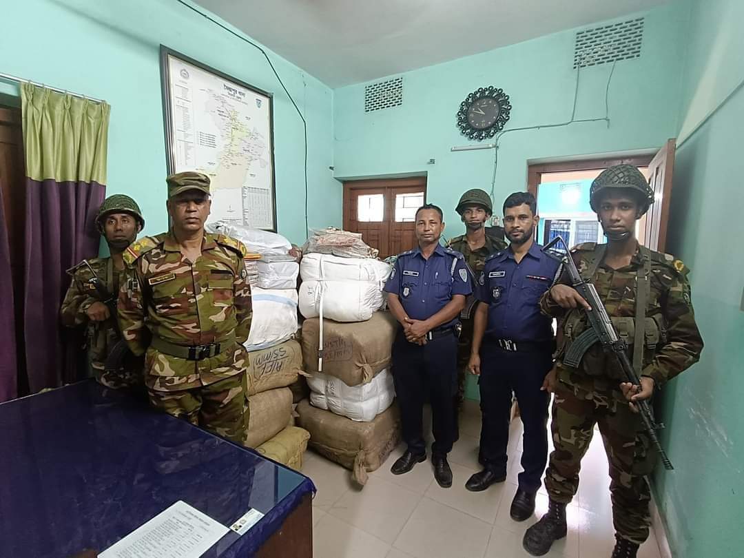 জৈন্তাপুরে সেনাবাহিনীর অভিযানে বিপুল পরিমাণ ভারতীয় শাড়ী থ্রী পিস আটক