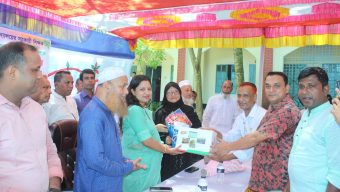 জৈন্তাপুরে ৪০ বছরে শিক্ষকতার ইতি টেনে- অশ্রু শিক্ত নয়নে শিক্ষককে বিদায় জানাল শিক্ষক-শিক্ষার্থীরা