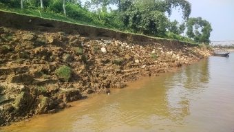 জৈন্তাপুরে বড়গাং বালু উত্তোলনের ফলে ঝুঁকিতে পাউবো’র বেঁড়ীবাধ