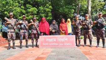 ভারতে পালানোর সময় সিলেটের সীমান্তে জনতার হাতে আটক হলেন চার নারী