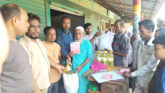 জৈন্তাপুরে ছাত্রজনতার তদারকিতে টিসিবির পণ্য বিক্রি
