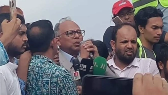 দেশে ফিরলেন আমার দেশ পত্রিকার সম্পাদক মাহমুদুর রহমান