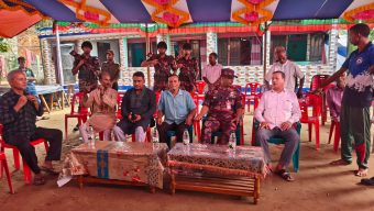 জৈন্তাপুরে পূজা মন্ডপ পরিদর্শনে ১৯ বিজিবি’র অধিনায়ক