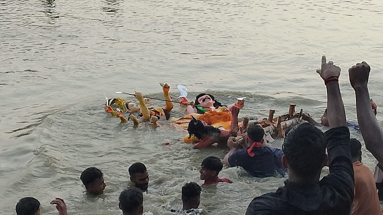 গোয়াইনঘাটে প্রতিমা বিসর্জনের মধ্য দিয়ে শেষ হল দুর্গোৎসব