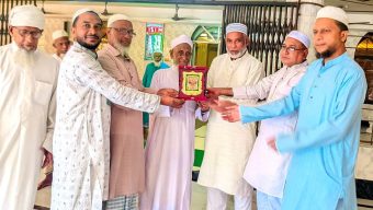 বড়লেখার হাজীগঞ্জ বাজার কেন্দ্রীয় জামে মসজিদের ইমামকে সম্মাননা প্রদান