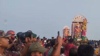 সিলেটে বিজিবি ও আইনশৃঙ্খলা বাহিনীর কঠোর নিরাপত্তায় প্রতিমা বিসর্জন