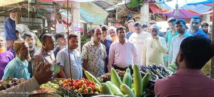 গোয়াইনঘাটে বাজার মনিটরিং ও দ্রব্যমূল্য নিয়ন্ত্রণে ভ্রাম্যমাণ আদালতের অভিযান