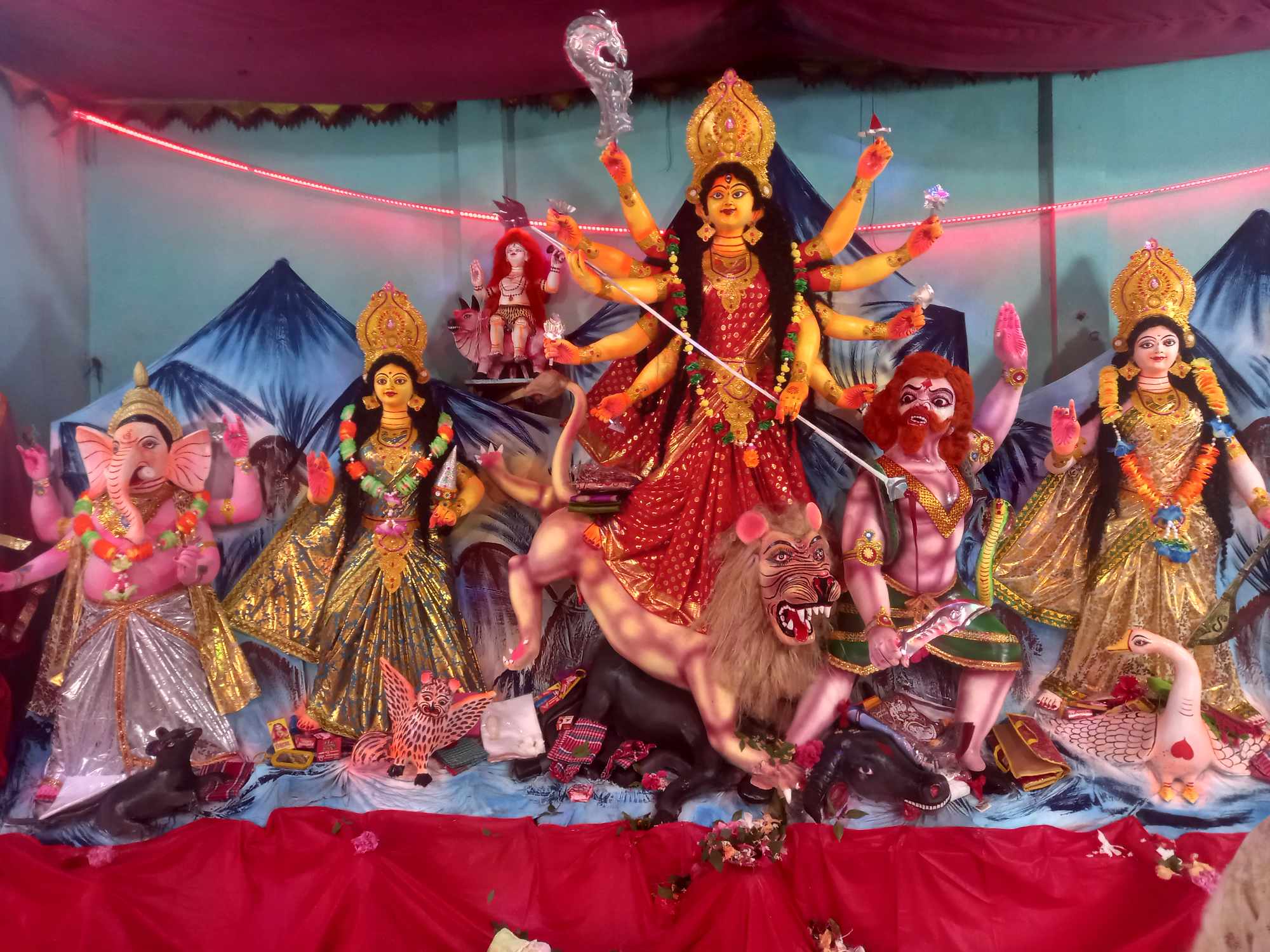 নবীগঞ্জে ৯২ টি পূজার মন্ডপে শান্তি পূর্ণ ভাবে পূজা চলছে