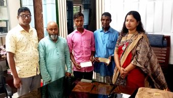 জৈন্তাপুরে বজ্রপাতে নিহত দুই পরিবারকে উপজেলা প্রশাসনের আর্থিক সহায়তা বিতরণ