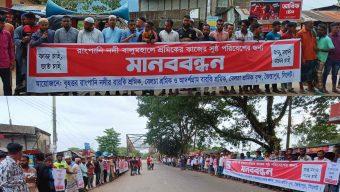জৈন্তাপুরে কর্মসংস্থান নিশ্চিতে বালু মহাল খুলে দেয়ার দাবীতে বারকি শ্রমিকদের মানববন্ধন