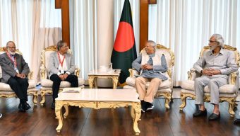 বড়  দুই দলের দূরত্ব রাজনৈতিক সংকট সৃষ্টি করতে পারে
