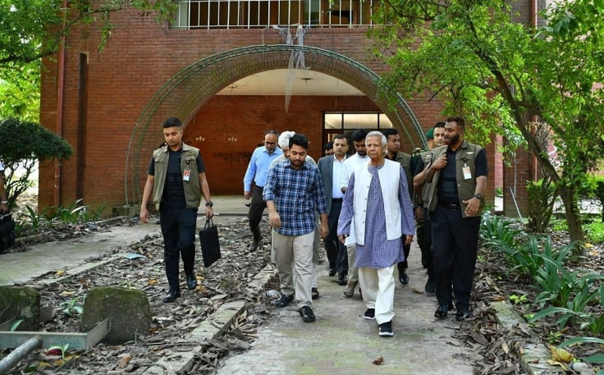 প্রধান উপদেষ্টার গণভবন পরিদর্শন, জাদুঘরের কাজ দ্রুত করার নির্দেশ