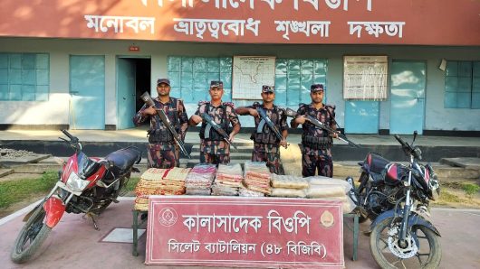 সিলেট ও সুনামগঞ্জ সীমান্তে বিজিবি’র অভিযানে ৯৩ লক্ষাধিক টাকার চোরাই পণ্য জব্দ