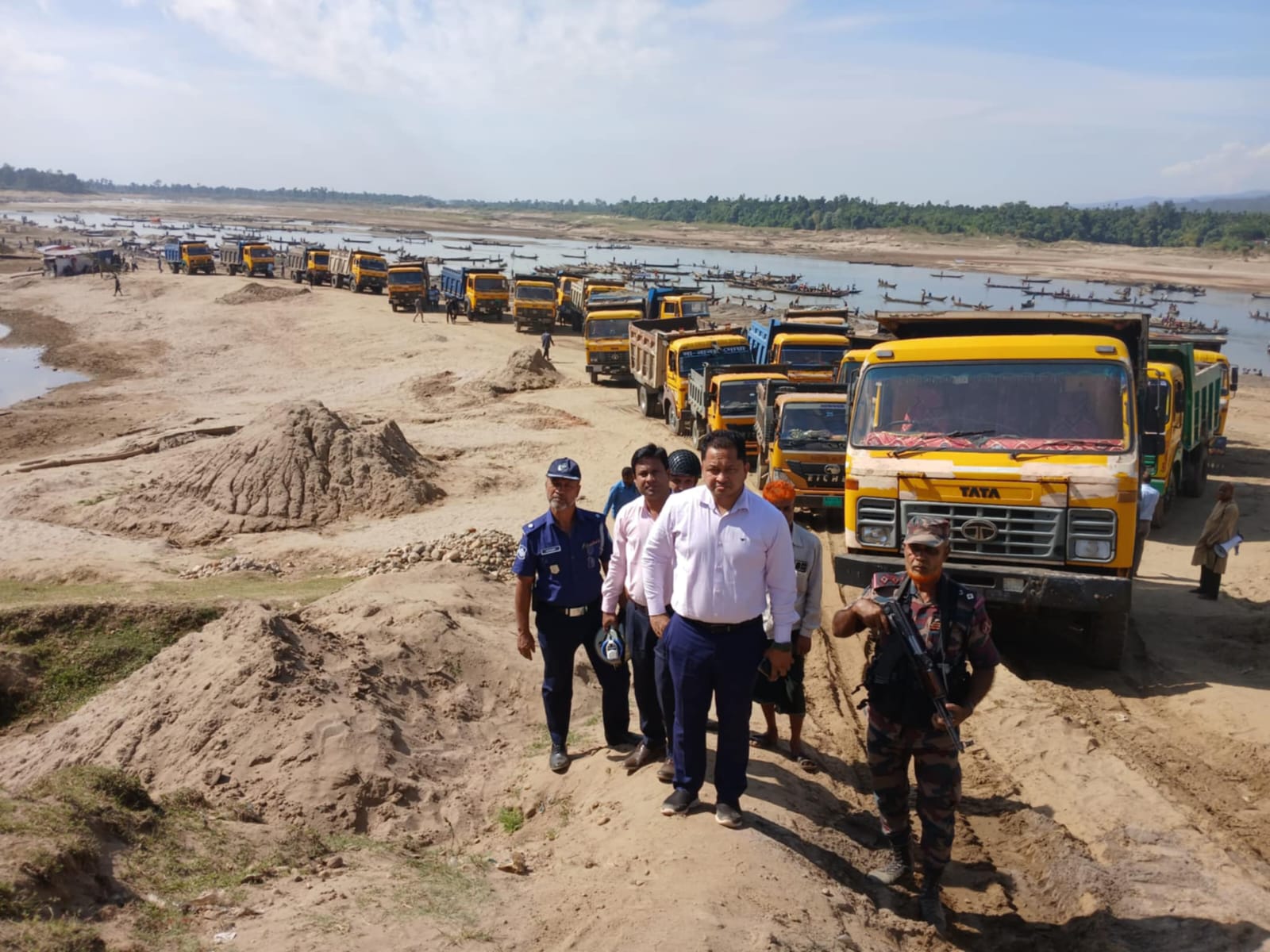 জাফলংয়ে ইসিএভুক্ত এলাকায় টাস্কফোর্স অভিযান