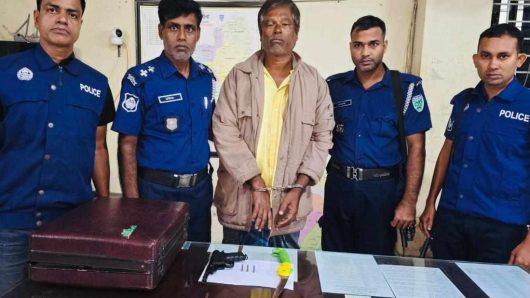 বড়লেখায় যৌথবাহিনীর পৃথক অভিযানে গ্রেফতার ৩,পি স্ত ল-গু লি জব্দ