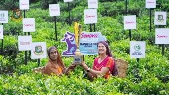 চা কন্যা রূপে দুই অধিনায়কের টি-২০ সিরিজের ট্রফি উন্মোচন