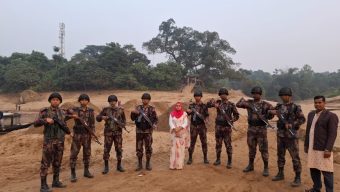 জৈন্তাপুর সারী-৩ এলাকায় টাস্কফোর্সের অভিযানে বালু জব্দ
