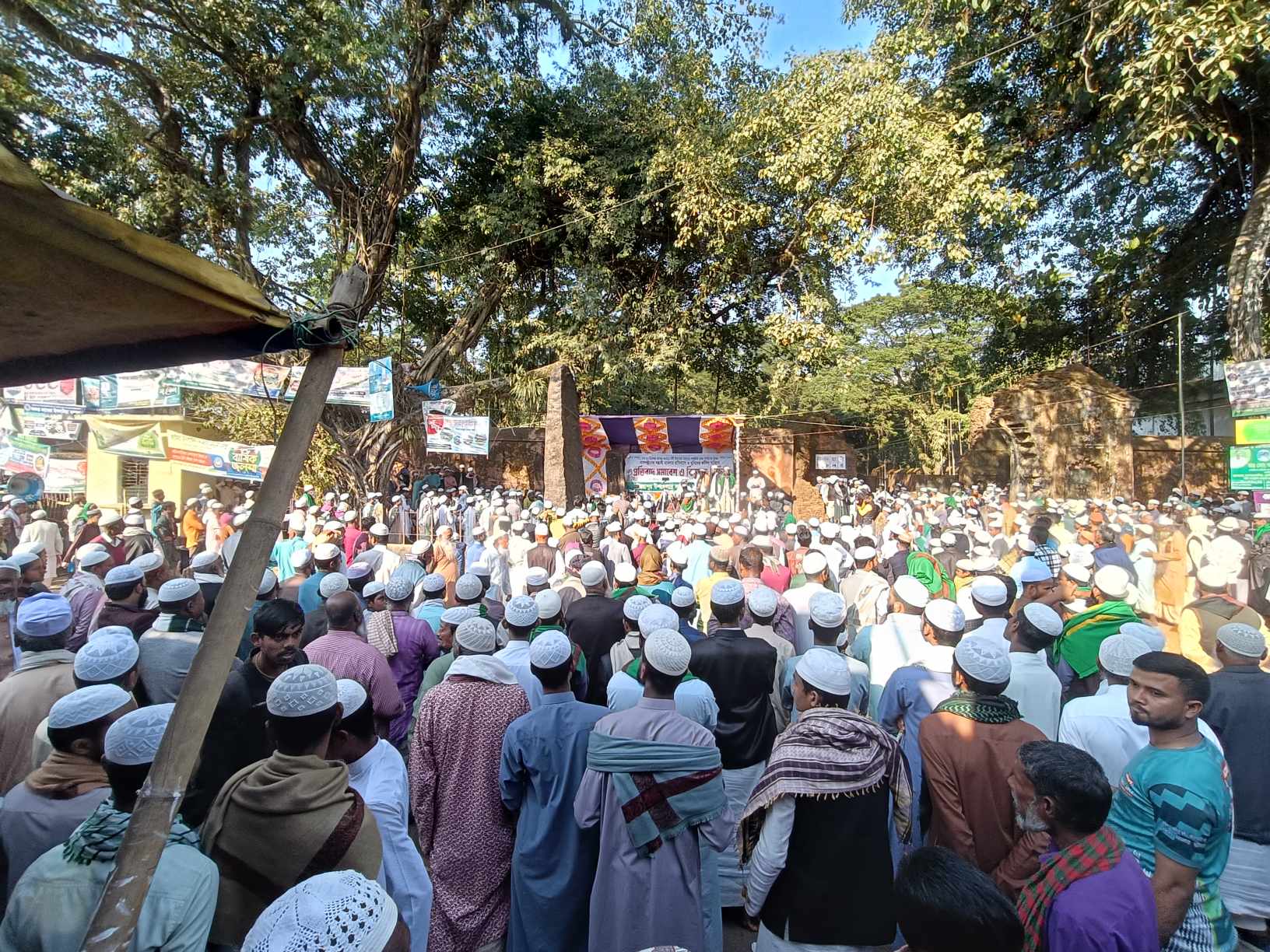 জৈন্তাপুরে সাদপন্থিদের সন্ত্রাসী হামলার প্রতিবাদে সমাবেশ বিক্ষোভ মিছিল