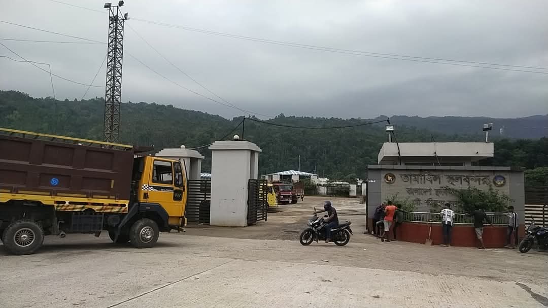 তামাবিল স্থল বন্দরে গাড়ী প্রতি ৪৫০ টাকা করে চাঁদা উত্তোলন- বন্দরে সাংবাদিক প্রবেশ করতে লাগবে রাসেলের অনুমতি