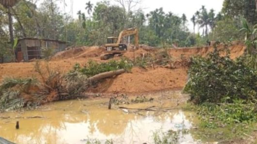 বড়লেখায় টিলা কেটে সরকারি পুকুর ভরাট, ভ্রাম্যমাণ আদালতের জরিমানা