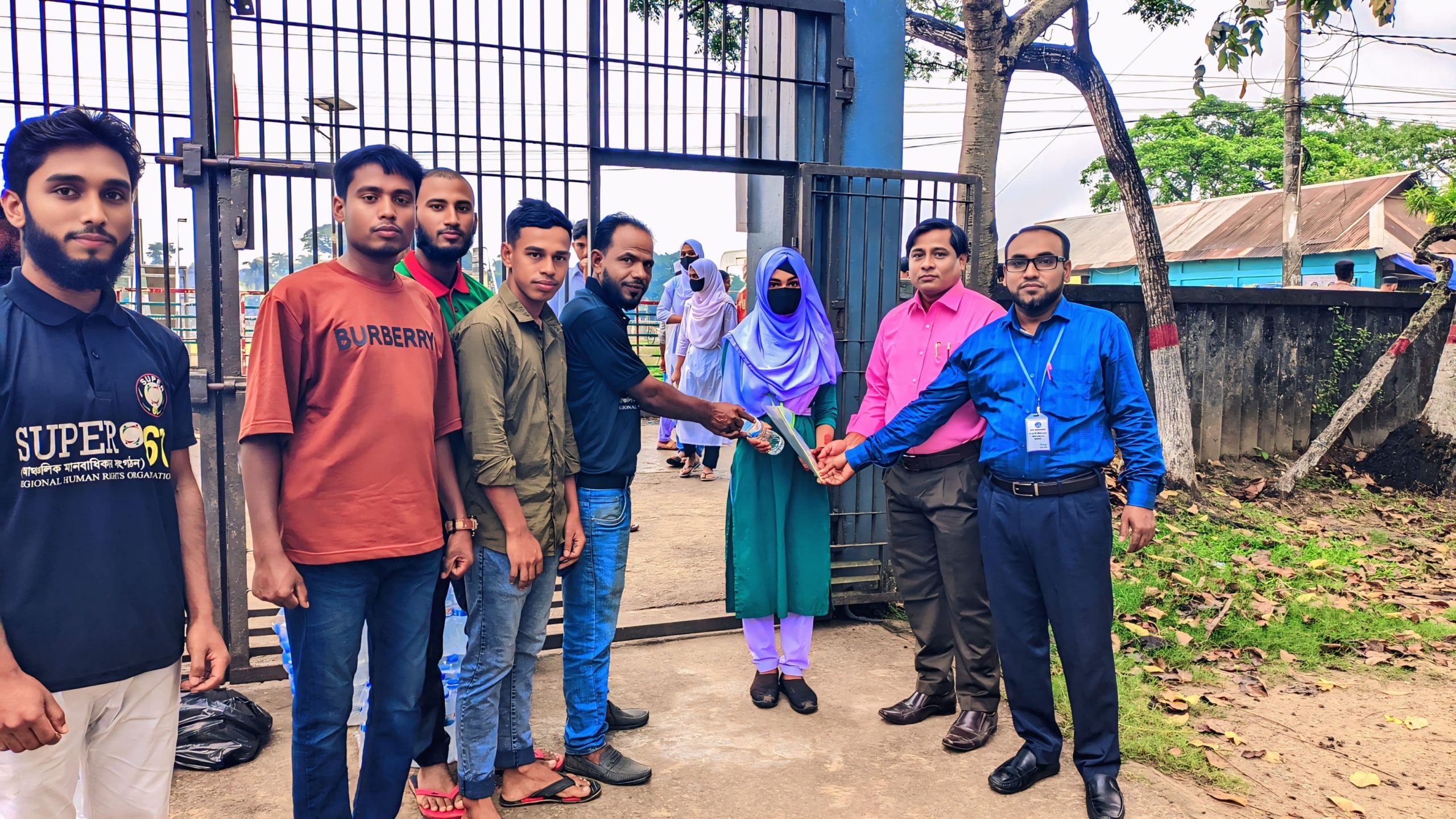 জামালগঞ্জে এসএসসি পরীক্ষার্থীদের মাঝে সুপার সিক্সটি”র বিশুদ্ধ পানি বিতরণ