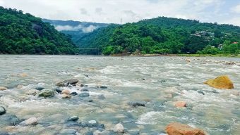 জাফলংয়ে নৌকা ডুবিতে ১:শ্রমিক নিখোঁজ