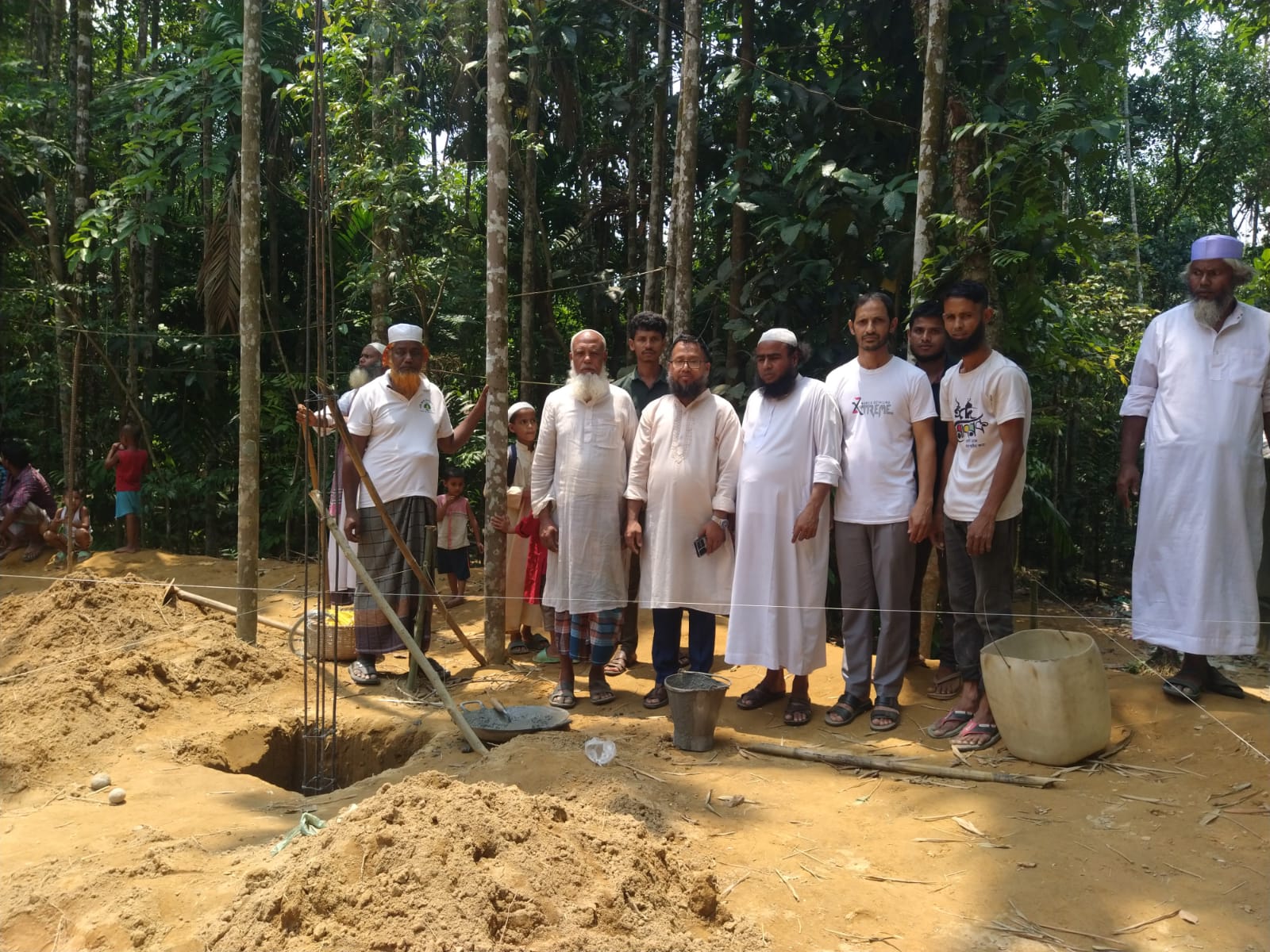 জৈন্তাপুরে সাজিদ আলী ফাউন্ডেশনের সহায়তায় আব্দুস শহিদ পাচ্ছেন নতুন ঘর