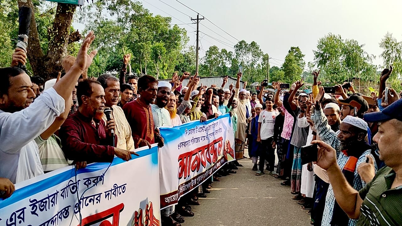জৈন্তাপুরে মেঘালয় টি এস্টেটের ইজারা বাতিলের দাবিতে মানববন্ধন