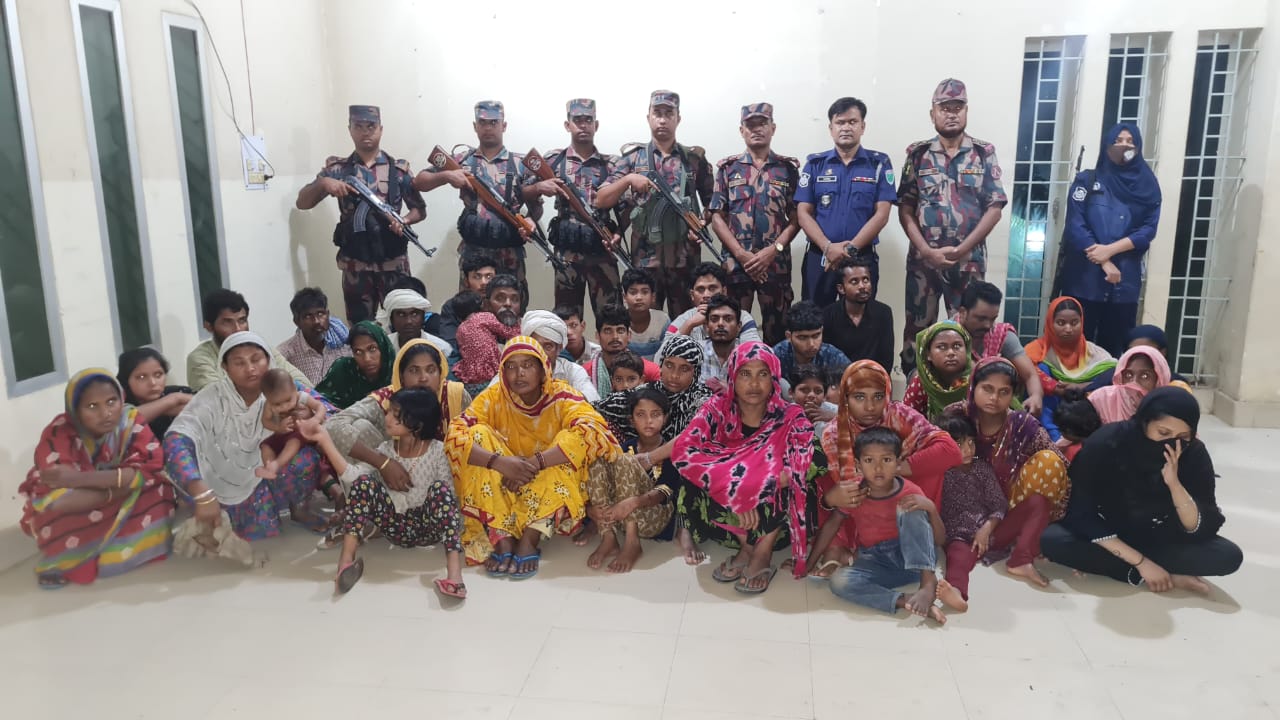 বড়লেখা সীমান্তে পুশ-ইন আরও ৪৪ জনকে জিজ্ঞাসাবাদ শেষে থানায় হস্তান্তর 