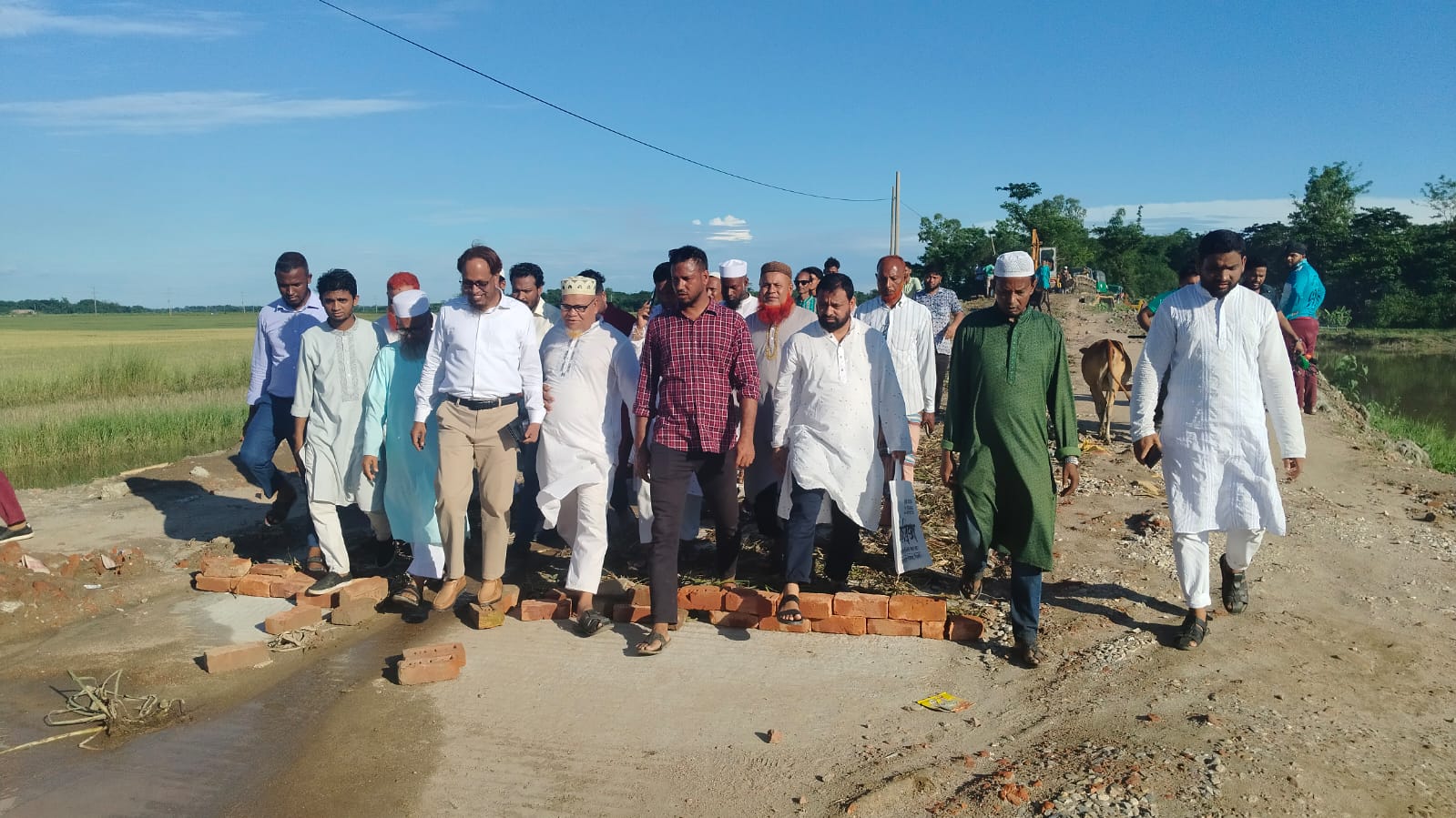 গোয়াইনঘাটের বিভিন্ন সড়কের বেহাল দশা! সংস্কার কাজের অগ্রগতি পরিদর্শনে জয়নাল আবেদীন 