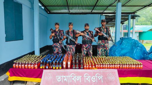 সিলেটে ৪৮ বিজিবি কর্তৃক ১ কোটি ১০ লক্ষ টাকার চোরাই পণ্য আটক