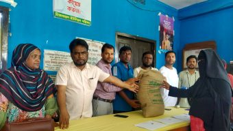 জৈন্তাপুরে চিকনাগুল ইউনিয়নে বিজিডি চাল বিতরণ