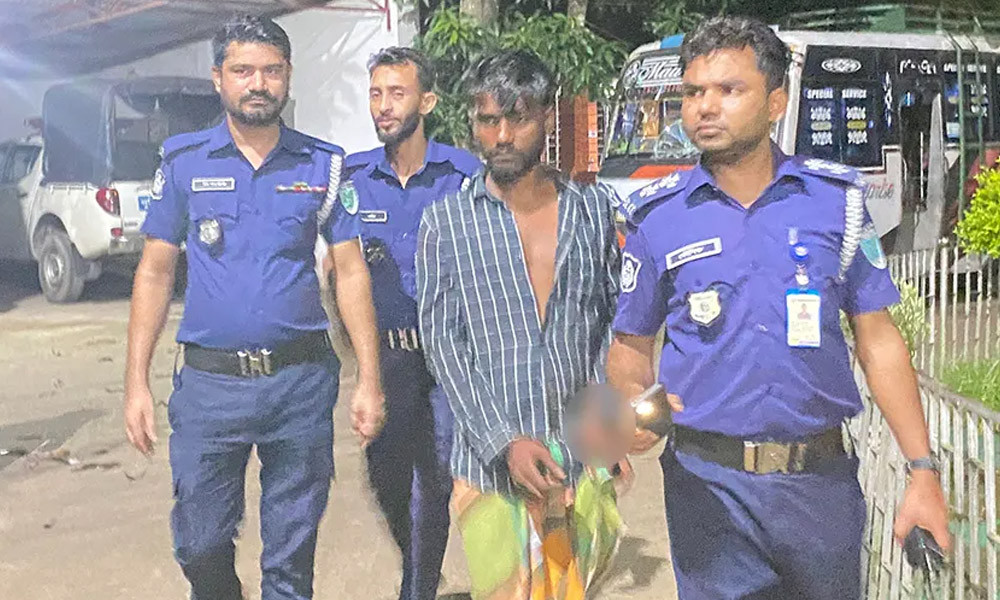 নবীগঞ্জে চলন্ত বাসে কলেজছাত্রীকে ধর্ষণ: চালক গ্রেপ্তার, হেলপার পলাতক