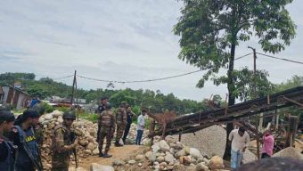 সিলেটে যৌথবাহিনীর অ ভি যা ন, বন্ধ হলো ৩০ ক্রাশার মেশিন
