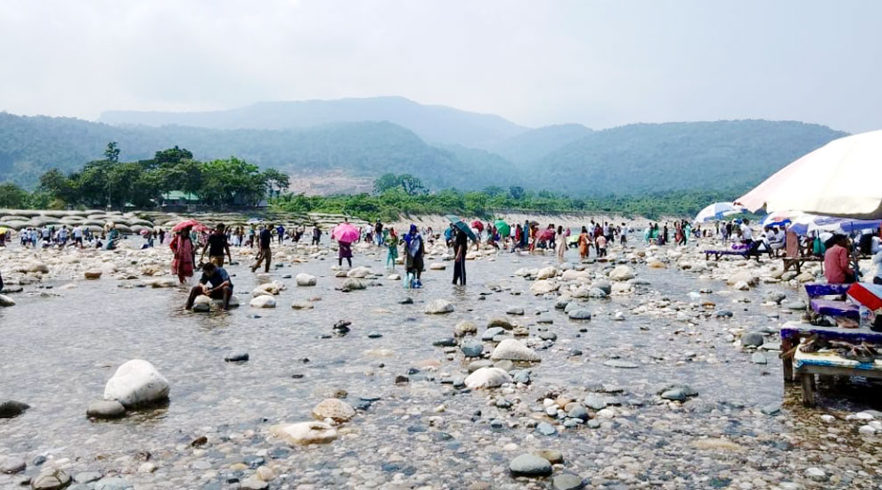সাদাপাথরে গোসলে নেমে পর্যটকের মৃত্যু