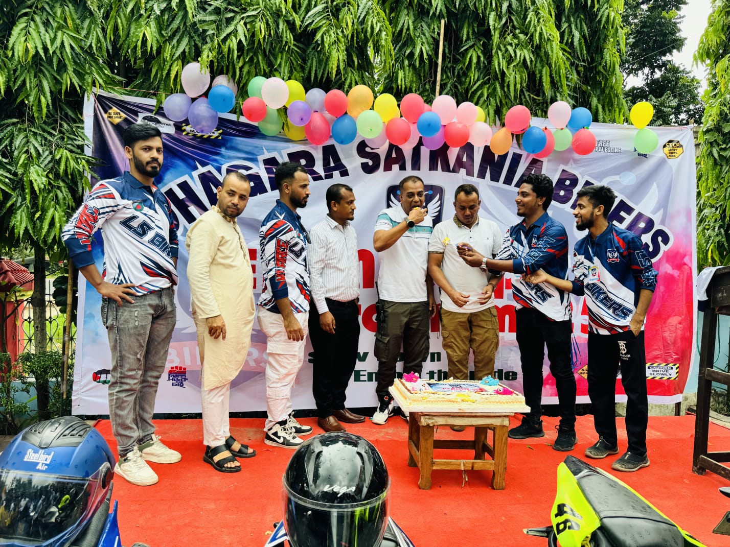 লোহাগাড়ায় এল এস বাইকার উদ্যোগে ঈদ মিটআপ অনুষ্ঠিত 