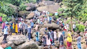 জাফলংয়ে প্রত্যাশার তুলনায় পর্যটক কম বলছেন ব্যবসায়ীরা