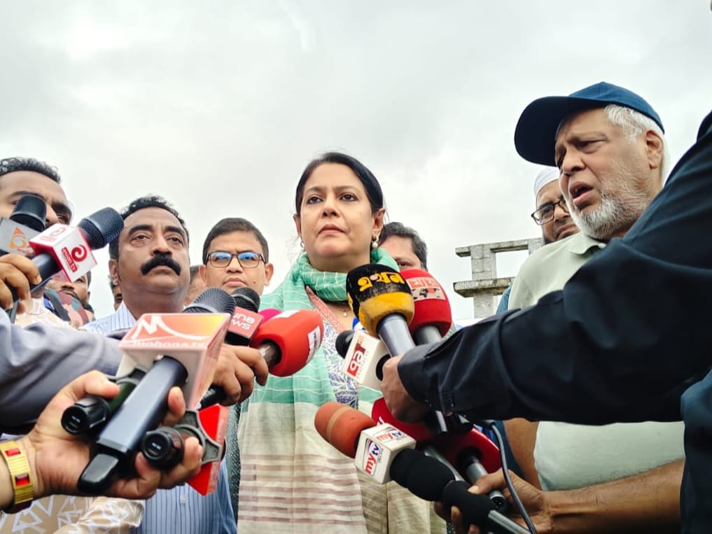 সিলেটের কোন পাথর কোয়ারি খুলে দেওয়া হবে না: পরিবেশ উপদেষ্টা   