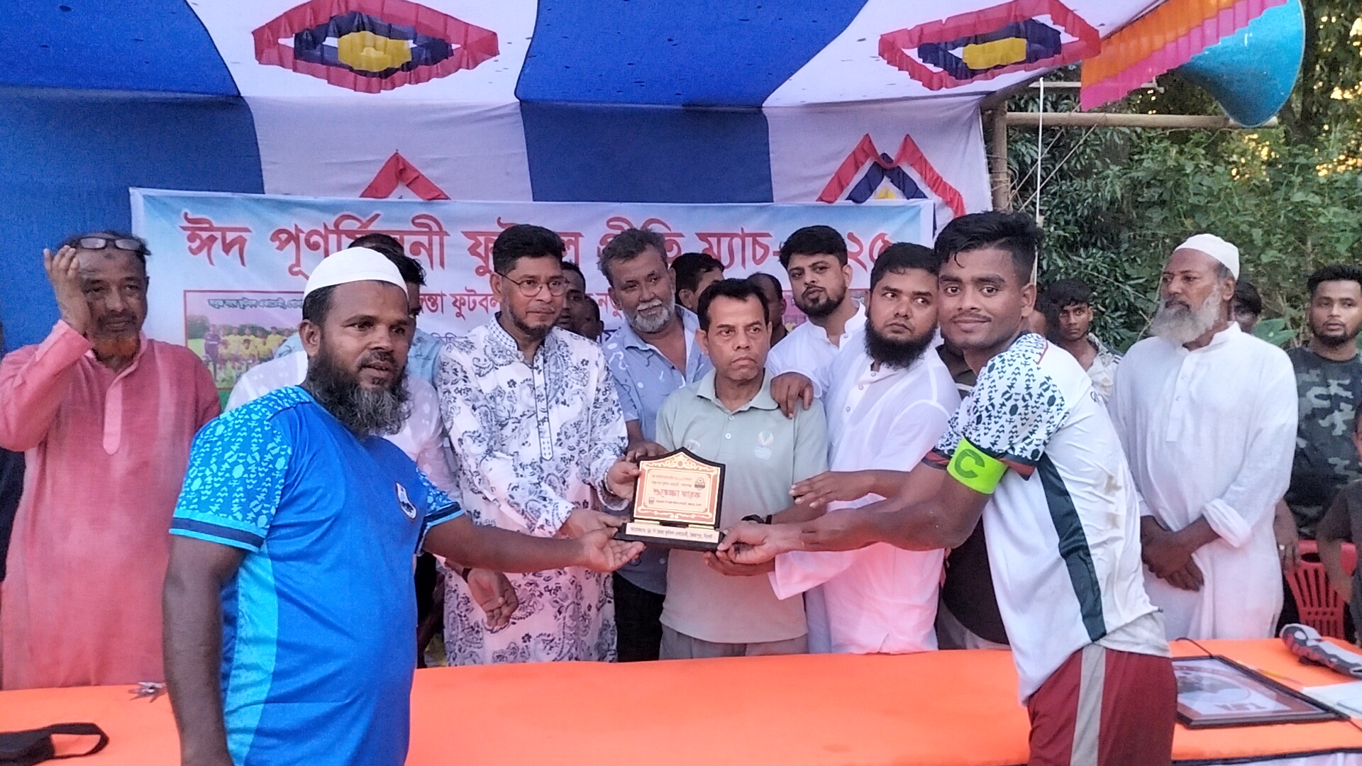ঈদ পুনর্মিলনীতে দি জৈন্তা ফুটবল একাডেমি কর্তৃক প্রীতি ফুটবল ম্যাচ অনুষ্ঠিত 