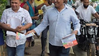 সুনামগঞ্জে এড.নুরুলের নেতৃত্বে লিফলেট বিতরণ