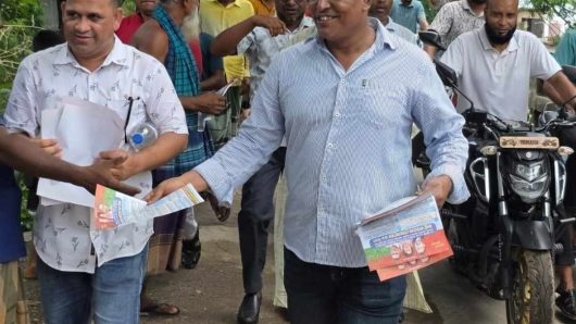 সুনামগঞ্জে এড.নুরুলের নেতৃত্বে লিফলেট বিতরণ