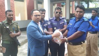 মধুপুর থানার উদ্দ্যোগে ৯৪ জন গ্রাম পুলিশের মাঝে ঈদ সামগ্রী বিতরণ