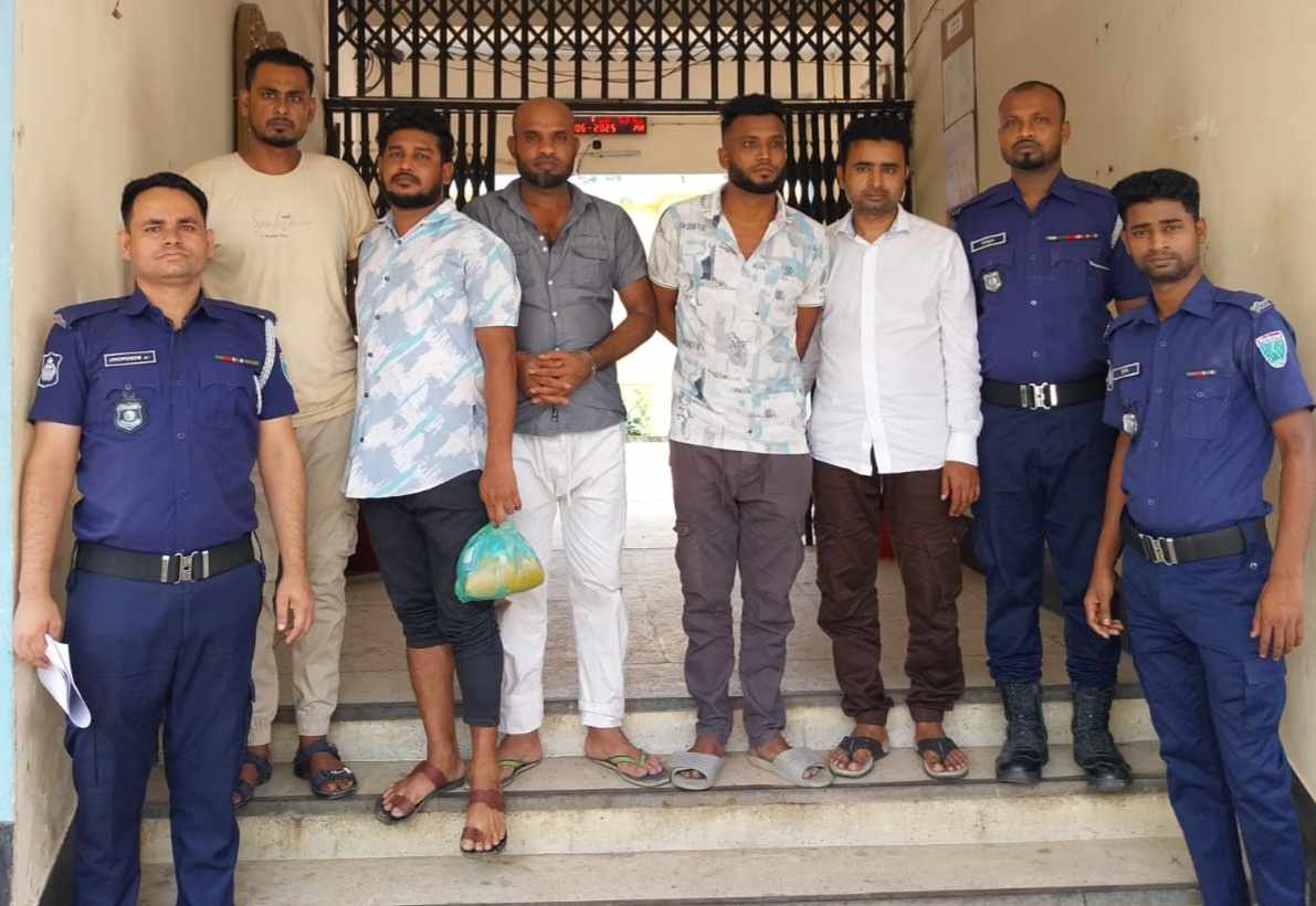 বালাগঞ্জ হাবিব পার্কে যৌথবাহিনীর অভিযান ইয়াবা সহ ৫ জন গ্রেফতার