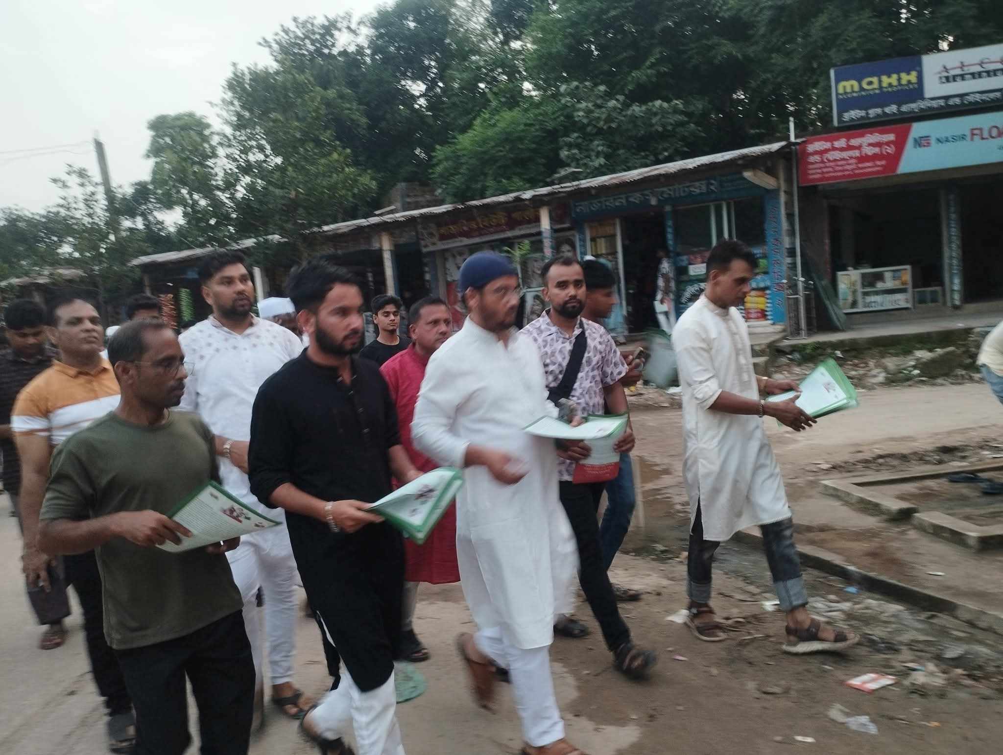 কানাইঘাটে এমপি প্রার্থী মামুন রশিদের লিফলেট বিতরণ