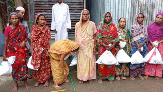 ধর্মপাশায় দরিদ্রের মাঝে ঈদ সামগ্রী বিতরণ 