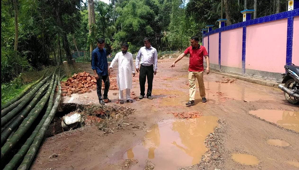হরিপুর–সালুটিকর সড়ক পরিদর্শনে উপজেলা প্রকৌশলী: জানালেন উন্নয়ন পরিকল্পনার অগ্রগতি
