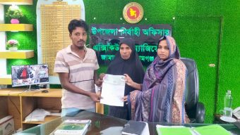 জামালগঞ্জে শহীদ সোহাগের পরিবারকে ১০ লাখ টাকার সঞ্চয়পত্র হস্তান্তর