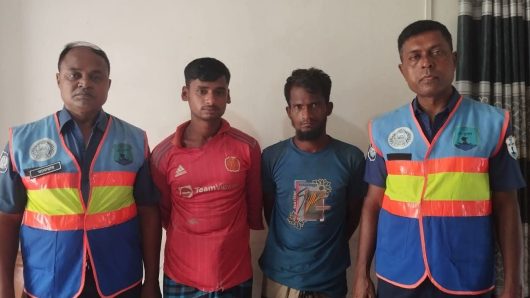 ছাতকে যৌথবাহিনীর অভিযানে আটক-২ বালু বোঝাই ৩ টি নৌকা জব্দ ছাতকে যৌথবাহিনীর অভিযানে আটক-২ বালু বোঝাই ৩ টি নৌকা জব্দ 
