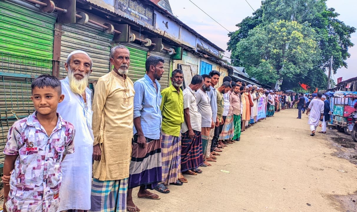 জামালগঞ্জের চান্দেরনগর গ্রামবাসীর উপর হামলার প্রতিবাদে মানববন্ধন